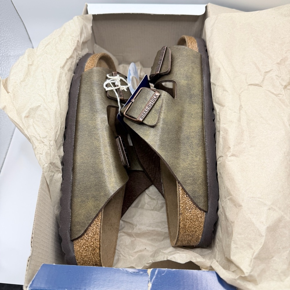 Birkenstock Arizona sandals in Golden Brown W-8/ M-6 - Picture 8 of 12